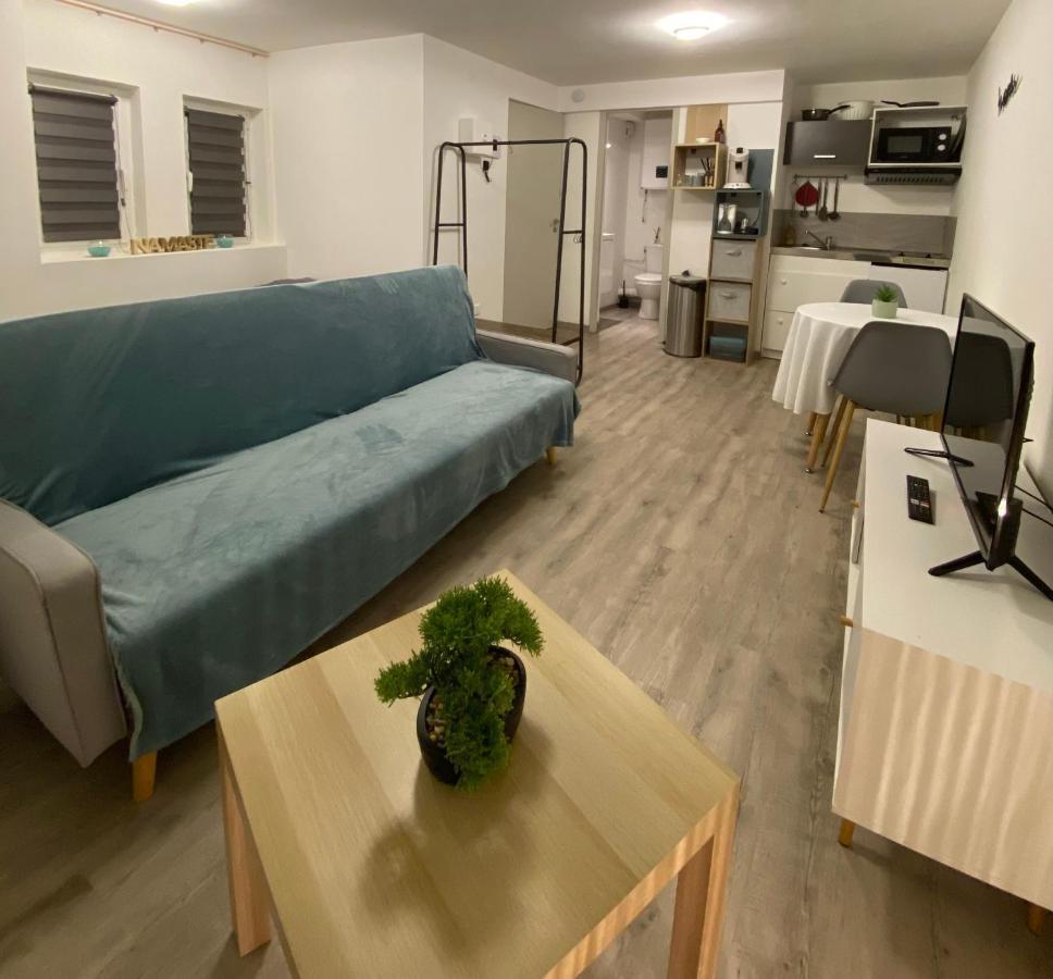 Studio Confortable Au Centre De Manosque Buitenkant foto